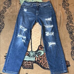 Judy Blue Distressed Boyfriend Jeans in Blue